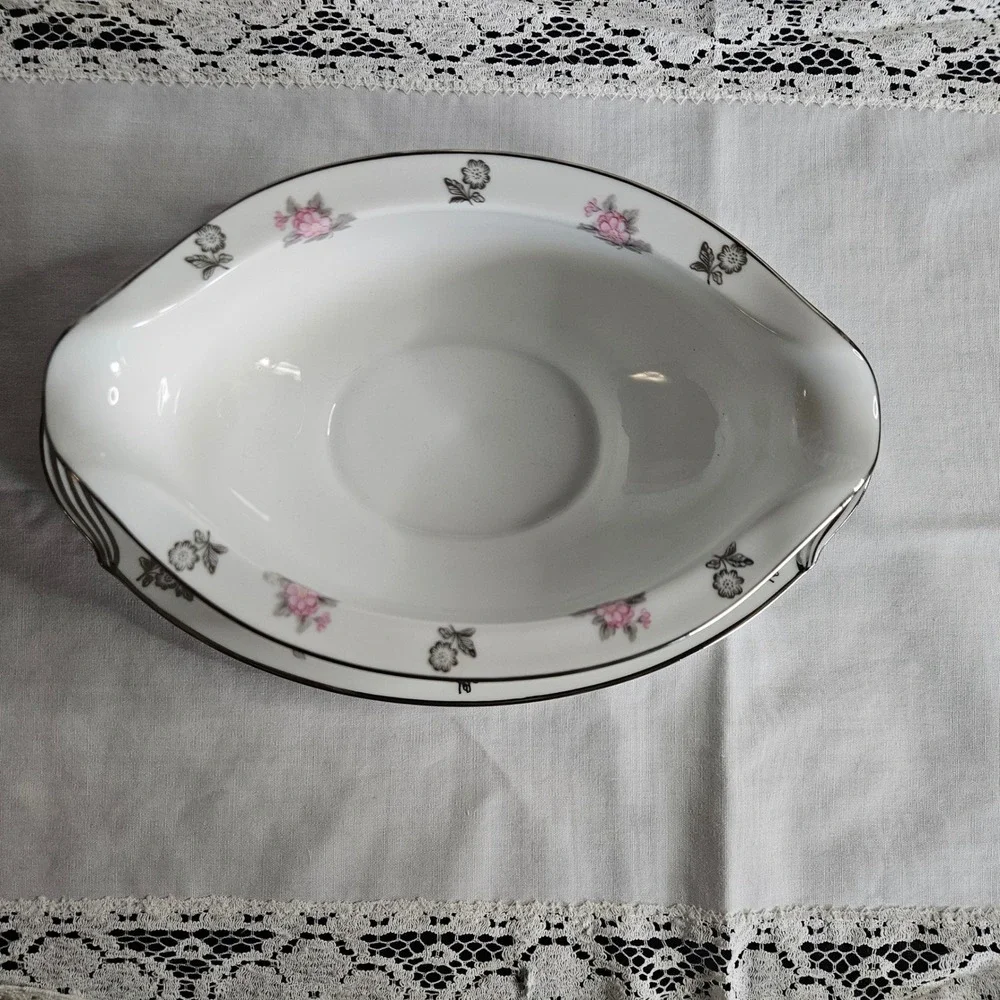 Noritake China Anita Pattern 5309 Gravy Boat with Attached Tray 7.5
